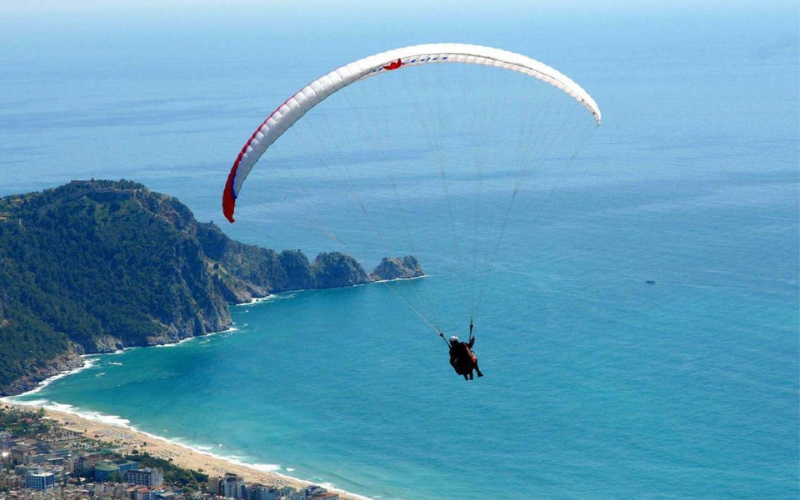 Parachute jump in Belek